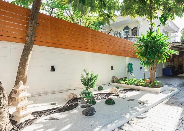 Cozy Garden Pool Sukhumvit